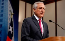 “Si está situación se consolida Chile revisará su participación en el grupo de países acompañantes. Esperamos que esta decisión sea revertida”, dijo Heraldo Muñoz