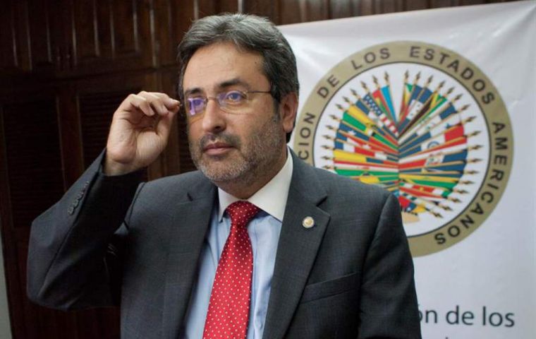 Según Jiménez los cambios en la ley “pretenden frenar las investigaciones presentes y futuras de altos funcionarios que se han apropiado de dineros públicos” .