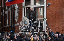 La defensa de Assange sostuvo que el mandato ya “perdió significado”, por haber caído las controvertidas acusaciones de molestias sexuales formuladas desde Suecia