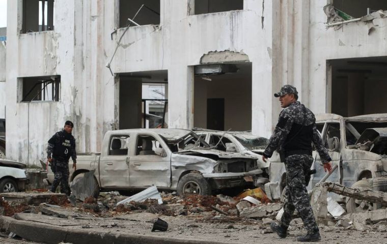 El ministro Navas indicó que los 28 heridos leves han sido dados de alta y que la explosión del “coche bomba” ocurrió en el noroeste de Ecuador junto a Colombia