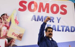 Mientras ilegaliza partidos, el presidente Nicolás Maduro lanzó uno nuevo para las elecciones presidenciales. No especificó si la sentencia del TSJ contra la MUD es aplicable a este nuevo movimiento