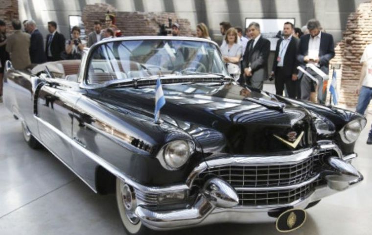 La Fundación Museo del Automóvil, con más de 30 especialistas voluntarios, fue la entidad encargada de la reparación integral del Cadillac  sin costo alguno.