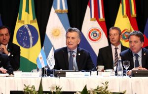La resolución puntualiza que el primero de abril de 2017, Mercosur  constató la ruptura del orden democrático en el país gobernado por Nicolás Maduro.
