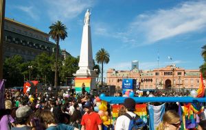 En la categoría de Buenos Aires se reconoce a destinos que reciben de brazos abiertos a turistas LGBT, desde el respeto a la diversidad e inclusión