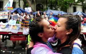 Las distintas categorías se presentan a una votación del público LGBT en la que cada año participan más de 20.000 personas.