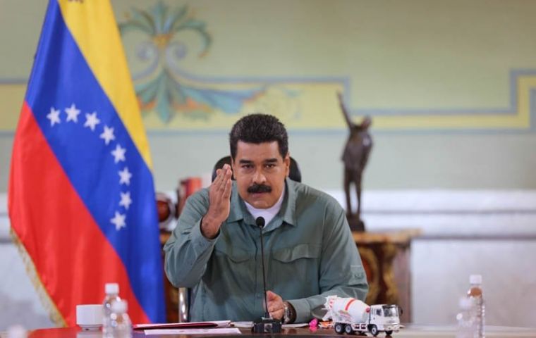 “Convoquen a una cumbre, ¿me tienen miedo?” dijo Maduro en la rueda de prensa