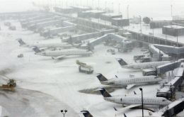El 52% de vuelos del aeropuerto Newark, Nueva Jersey fueron anulados, al igual que 54% de vuelos en La Guardia y un 42% en el aeropuerto John F. Kennedy
