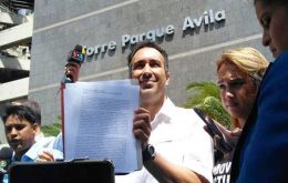 El recién creado Frente Amplio Venezuela Libre realizó el lunes su primera acción de calle y marchó en Caracas hasta la sede de la ONU 