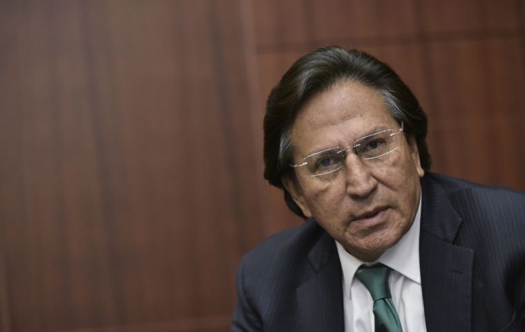 Toledo es acusado de “tráfico de influencias, colusión y lavado de activos”, por el supuesto soborno de 20 millones de dólares que Odebrecht dice que le entregó.