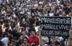 Las manifestaciones masivas del jueves en repudio al asesinato de Franco -con más de 50.000 participantes en Río y 30.000 en São Paulo- encontraban eco este viernes