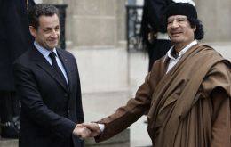 Según la investigación, el régimen de Gadafi secretamente le dio a Sarkozy 50 millones de euros en total para la campaña de 2007.