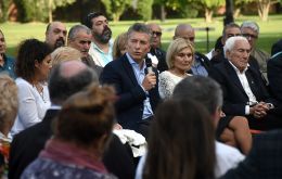 El presidente argentino Mauricio Macri recibió en la residencia de Olivos a familiares de combatientes sepultados en las Falklands y recientemente identificados 