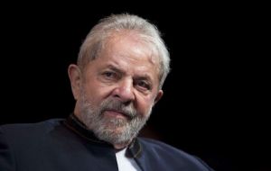 Con este resultado, Lula tendría que probar su inocencia en la cárcel, con lo que verá frustradas sus intenciones de hacer campaña para los comicios de octubre. 