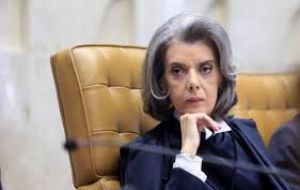 Carmen Lúcia, está en contra de la opción de prisión y se niega a someter el tema a consideración del tribunal. 