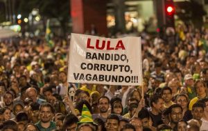En septiembre del año pasado, en una encuesta similar, el 54% declaraba que Lula debía ir a la cárcel y 40% afirmaba que no debería ir a la cárcel