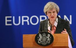 May ha dicho que el Reino Unido saldrá del mercado común de la UE y de la unión aduanera después de abandonar el bloque en marzo del 2019