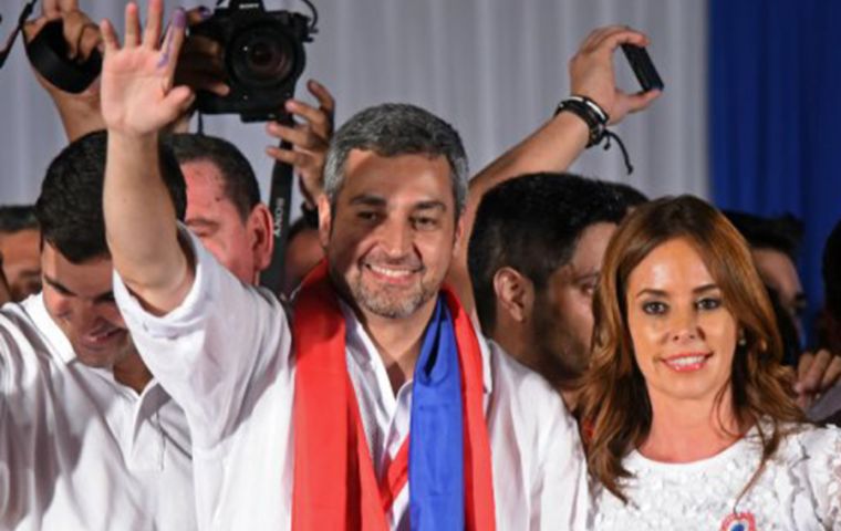 “Tenemos que construir un país con responsabilidad y seriedad, es lo que espera de nosotros el pueblo paraguayo”, dijo Mario Abdo Benítez en la sede del Partido Colorado