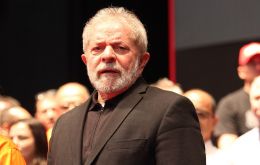 Según la Fiscalía ex ejecutivos de Odebrecht acusaron a Lula de aceptar unos US$ 40 millones a cambio de decisiones que favorecieron los negocios de la constructora.