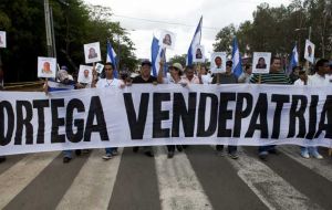 Al igual que en los pasados enfrentamientos se exige la renuncia del presidente de Nicaragua, Daniel Ortega, y de su esposa, la vicepresidenta, Rosario Murillo. 