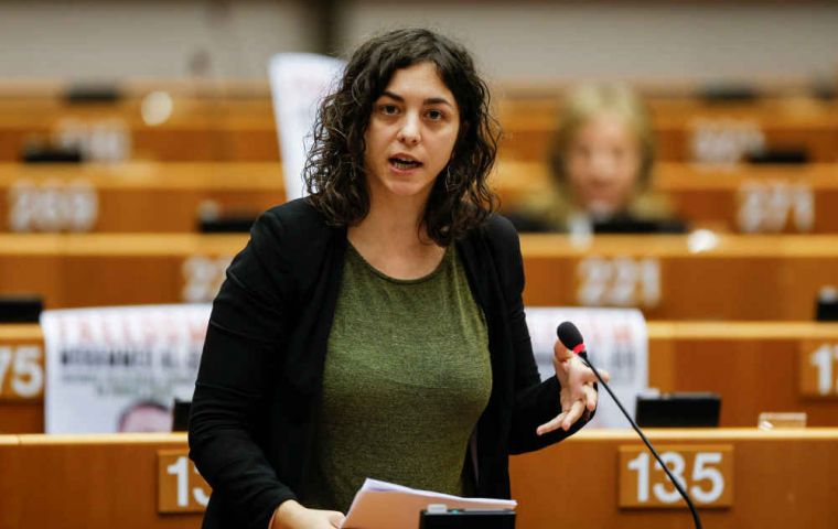 La eurodiputada de Podemos Tania González fue encargada de proponer el debate en nombre de la Izquierda Unitaria (GUE/NGL) al inicio de la sesión plenaria