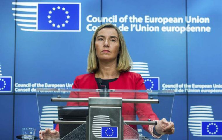 La jefa de la diplomacia europea, Federica Mogherini: “Pedimos una revisión del calendario electoral basada en un calendario acordado y creíble”.