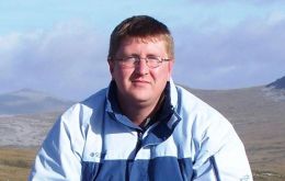 Andrew Pollard, gerente general de la Falkland Landholdings, el mayor conglomerado agropecuario de las Falklands con 150.000 ovinos  