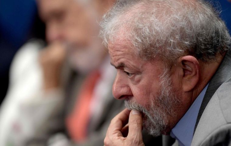 Los abogados de Lula ingresaron un recurso contra la decisión de Fachin de rechazar un pedido para que Lula no fuera encarcelado a inicios de abril