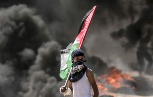 Se anticipa que las protestas continúen este martes, día en que los palestinos conmemoran la Nakba (Catástrofe) que para ellos supuso el nacimiento de Israel
