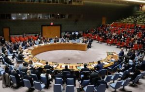 El “Consejo de Seguridad expresa su indignación y su tristeza ante la muerte de civiles palestinos que ejercen su derecho a manifestarse pacíficamente”. 