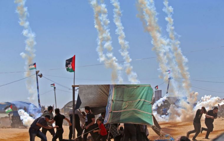 Soldados israelíes mataron a 55 palestinos en la frontera de Gaza tras disturbios y manifestaciones contra la inauguración de la embajada de EE.UU. en Jerusalén