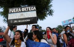 Los inconformes exigen la renuncia de Ortega, un ex guerrillero izquierdista a quien sus críticos acusan de intentar establecer una dictadura familiar. 