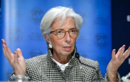Lagarde señaló que el FMI respalda el programa económico de Argentina, que enfrenta una “volatilidad financiera significativa” debido a las “vulnerabilidades”
