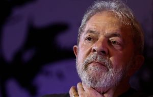 Dirceu presidió el PT, coordinó la campaña que llevó al poder a Lula por primera vez en 2002 y como ministro de la Presidencia era de los hombres más influyentes.