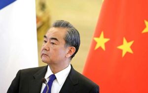 El ministro Wang Yi reiteró el respaldo a los esfuerzos de Argentina por mantener la estabilidad económica y la disposición de China para brindar apoyo