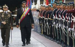 Maduro ordenó al alto mando militar que la Fuerza Armada firmase un documento de “lealtad” al régimen tras revelar supuestas conspiraciones contra su gobierno.
