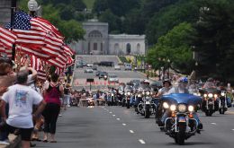 Los participantes provienen de todo Estados Unidos y para una tradicional parada para demostrar cada año su apoyo a los veteranos de guerra
