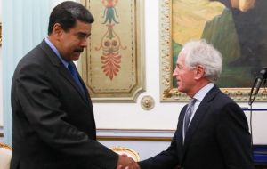Fuentes de la embajada en Caracas explicaron que el senador republicano Bob Corker, quien se reunió con Maduro, también se encontró con Holt