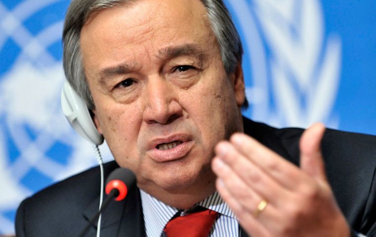 el Secretario General de la ONU António Guterres anunció que pasará el día de mañana con las fuerzas de paz de las Naciones Unidas en Malí ”para expresar mi solidaridad con colegas que deben hacer fre