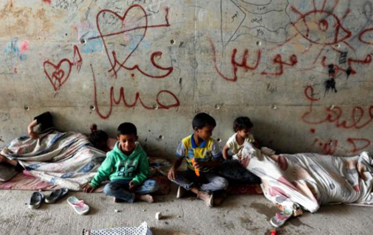 El informe afirma que más de 1.000 millones de niños viven en países afectados por la pobreza, y 240 en países afectados por conflictos. 