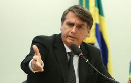 Bolsonaro, un capitán retirado del Ejército devenido congresista con fuerte discurso anticorrupción, elogió a los camioneros por “mostrar la corrupción” del poder