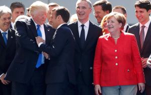 Trump que con Macron tienen “una muy buena relación” y restó importancia al tenso intercambio de declaraciones que mantuvieron por las disputas comerciales