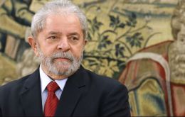 En la carta, Lula dice que “cuando quedó claro que me detendrían a la fuerza, sin crimen ni pruebas, decidí quedarme en Brasil para enfrentar a mis verdugos”