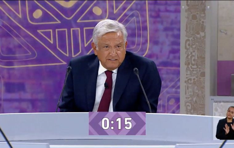 “Yo qué culpa tengo que ustedes estén empatados hasta abajo y piensan que aquí en el debate van a remontar 30 puntos que les llevo”, dijo Lopez Obrador