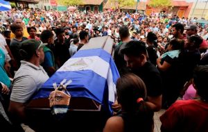 Desde que se iniciaron las manifestaciones el 18 de abril, el balance de fallecidos es de 148 muertos y hay más de 1.000 heridos, según el Centro de Derechos Humanos