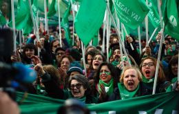 La semana pasada obtuvo media sanción el proyecto que legaliza el aborto en Argentina, en una votación apretada y luego de un día de deliberaciones.