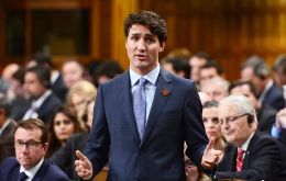 “Nos comprometemos a mejorar nuestro sistema para proteger mejor a nuestros jóvenes y cortarle recursos al crimen organizado”, dijo Trudeau ante los Comunes