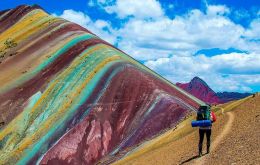 “La montaña de Siete Colores, una importante área natural de conservación, será preservada”, escribió el presidente Vizcarra en su cuenta de Twitter
