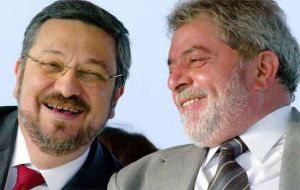 Palocci en 1980 formó parte del núcleo fundador del PT , fue ministro de Hacienda de Lula entre 2003 y 2006, y jefe de gabinete de Rousseff en 2011.