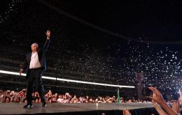 Más de 100.000 personas atendieron al cierre de campaña de Andrés Manuel López Obrador en el estadio Azteca