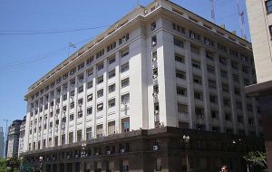 El Banco Central incrementó a 150 millones de dólares el monto de la subasta de dólares diarios que hace por cuenta del Ministerio de Hacienda.